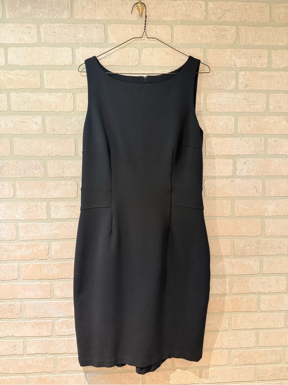 Ann Taylor Tailored Sleeveless Boatneck LBD Sheath Dress in Classic Black